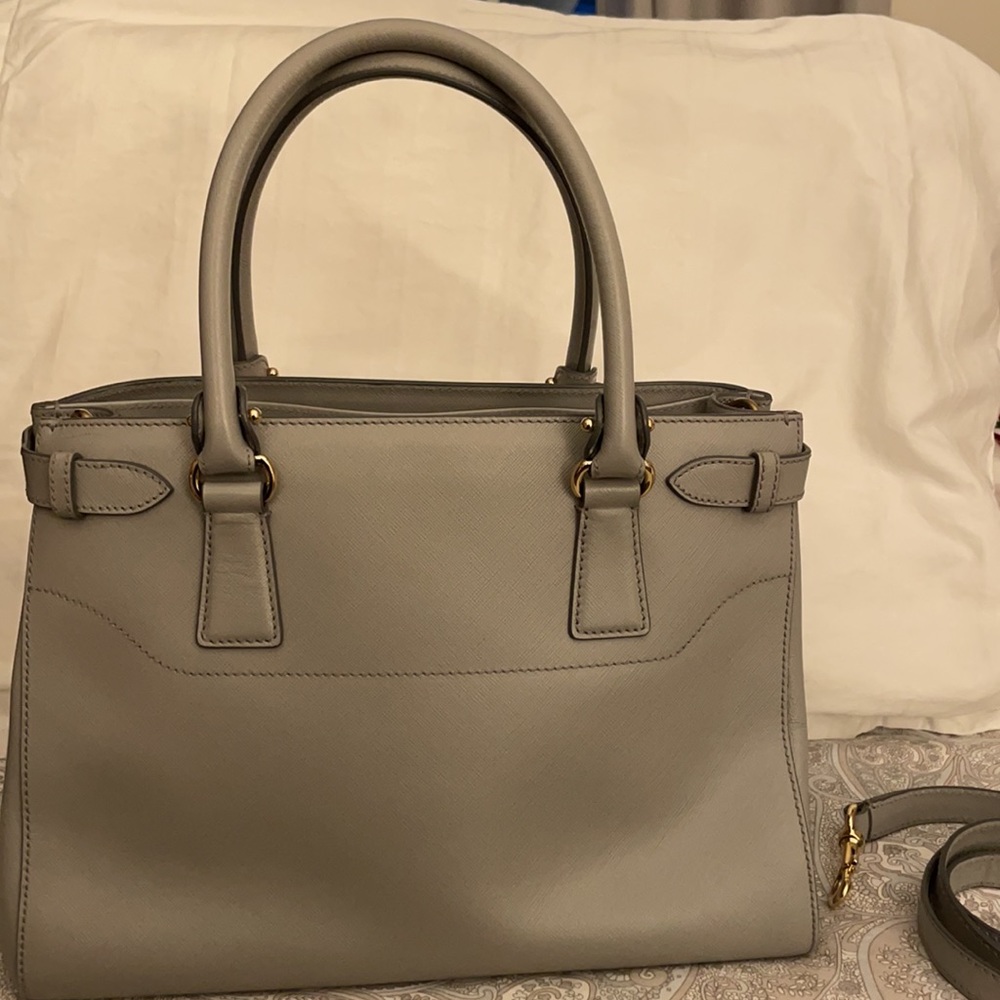 COPY - Authentic Salvatore Ferragamo gray shoulder bag. - Picture 4 of 13